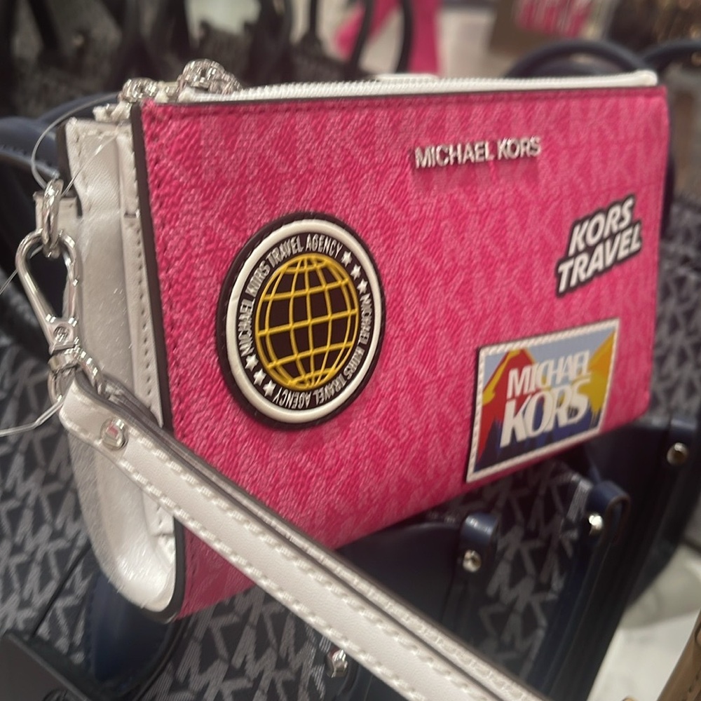 Michael Kors JST Lg Embellished Signature Logo Wristlet With Patches
Dragonfruit